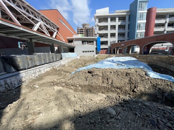 115.06.30_下沉廣場整地
