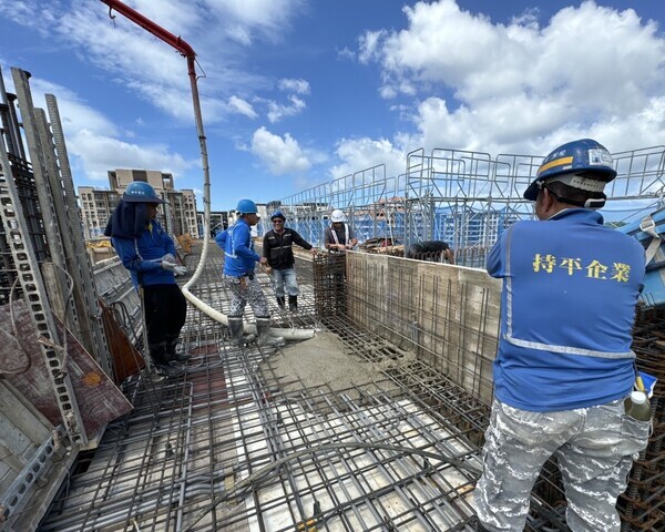 113年9月20日-C棟屋頂平版混凝土澆置圖片